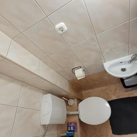 Апартаменты 3 Barat Кехидакустани