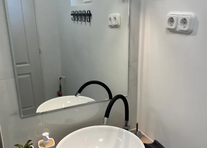 3 Barat Apartment Kehidakustány