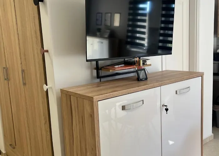 3 Barat Apartment Kehidakustány